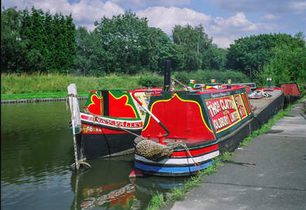 Narrowboats a.jpg